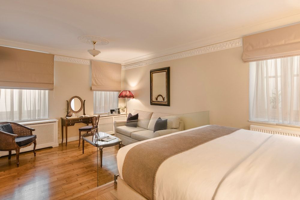 undefined Noble Suites 2