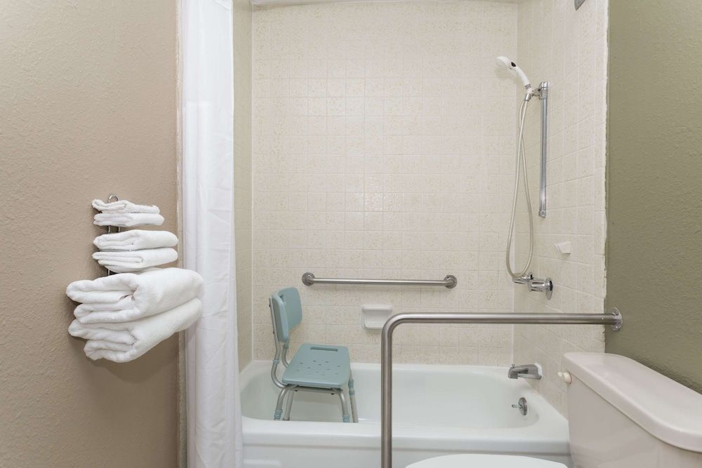 Room, 1 King Bed, Accessible, Non Smoking (Mobility Accessible)
