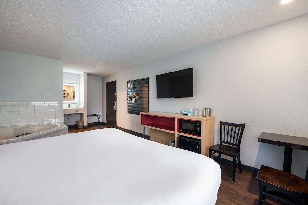 Room, 1 King Bed, Jetted Tub