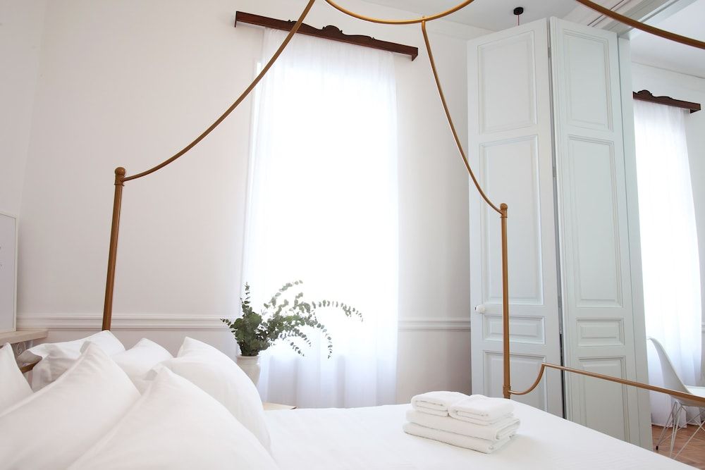 undefined Live in Athens, Thiseio Historic House 8