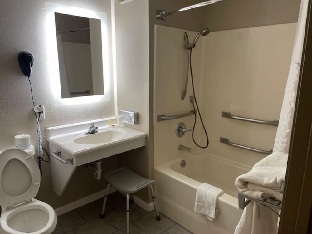Room, 1 Queen Bed, Accessible, Non Smoking (Mobility)