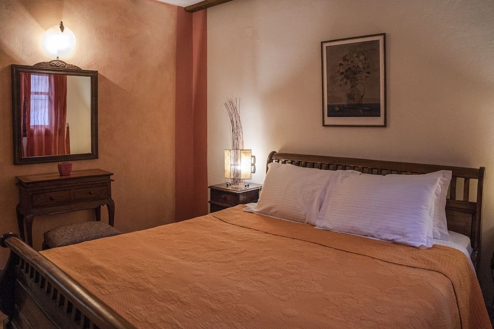 Archontiko Mesohori Deluxe Apartment, 1 Queen Bed with Sofa bed 2