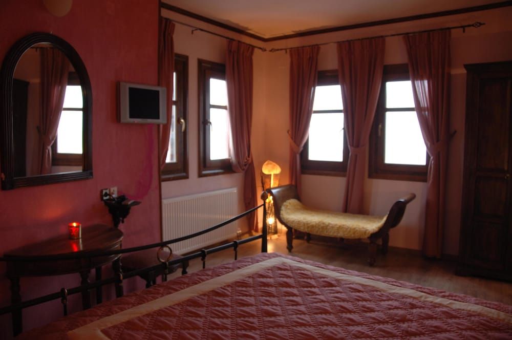 Archontiko Mesohori Deluxe Room 6
