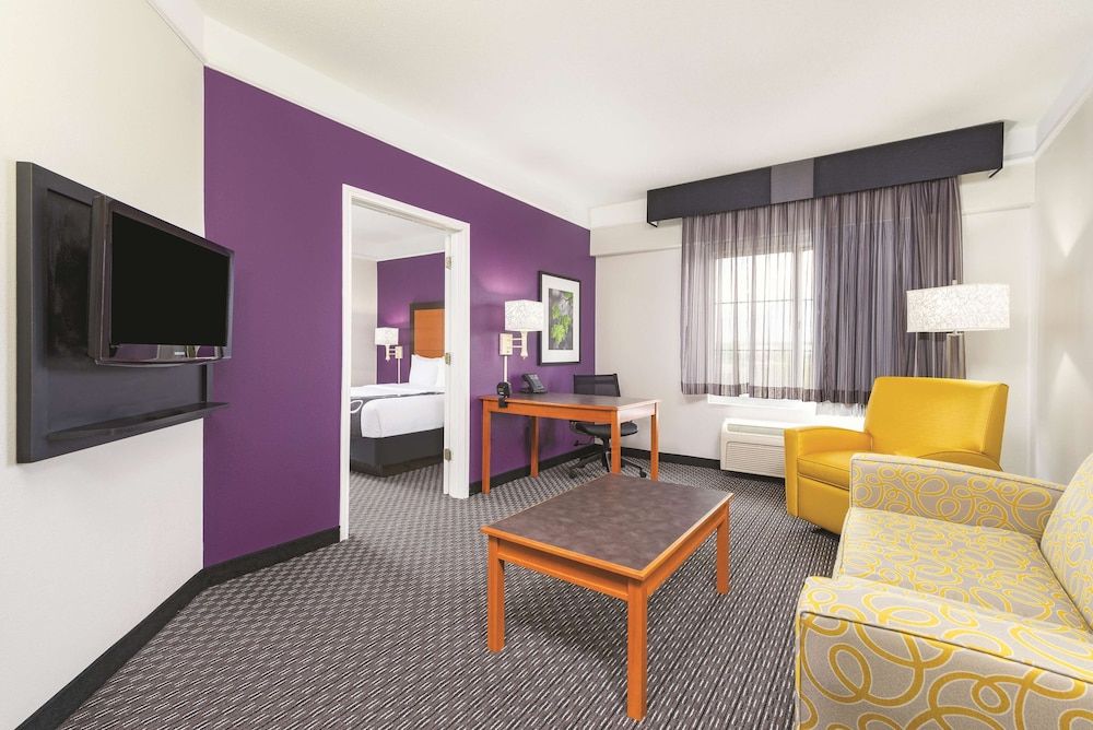 Deluxe Suite, 1 King Bed, Non Smoking