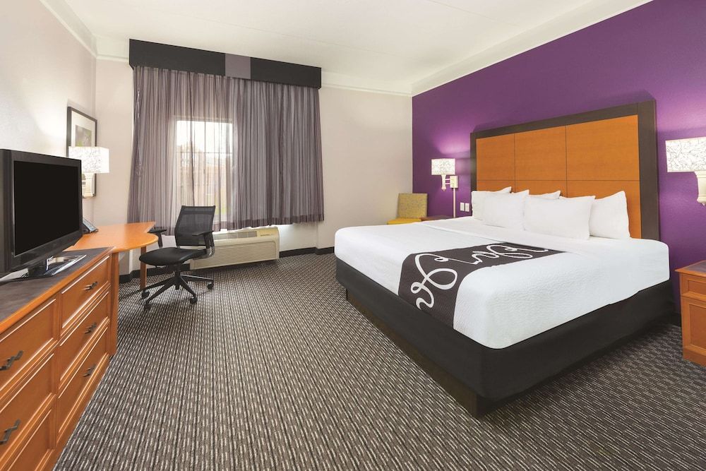 Room, 1 King Bed, Accessible, Non Smoking (Mobility/Hearing Impaired Accessible)