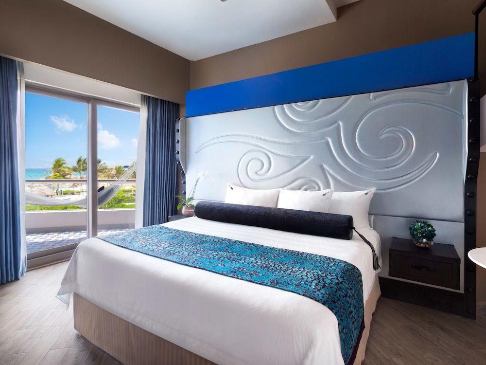 Deluxe Room, 1 King Bed (Heaven, Gold)