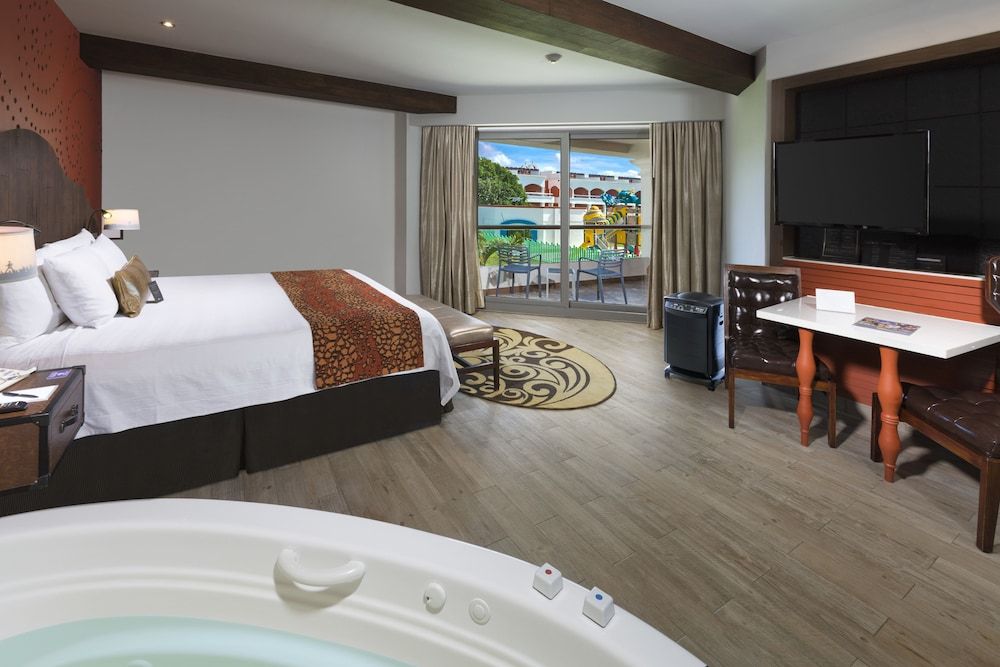 Deluxe Room, 1 King Bed (Gold, Pure Wellness)