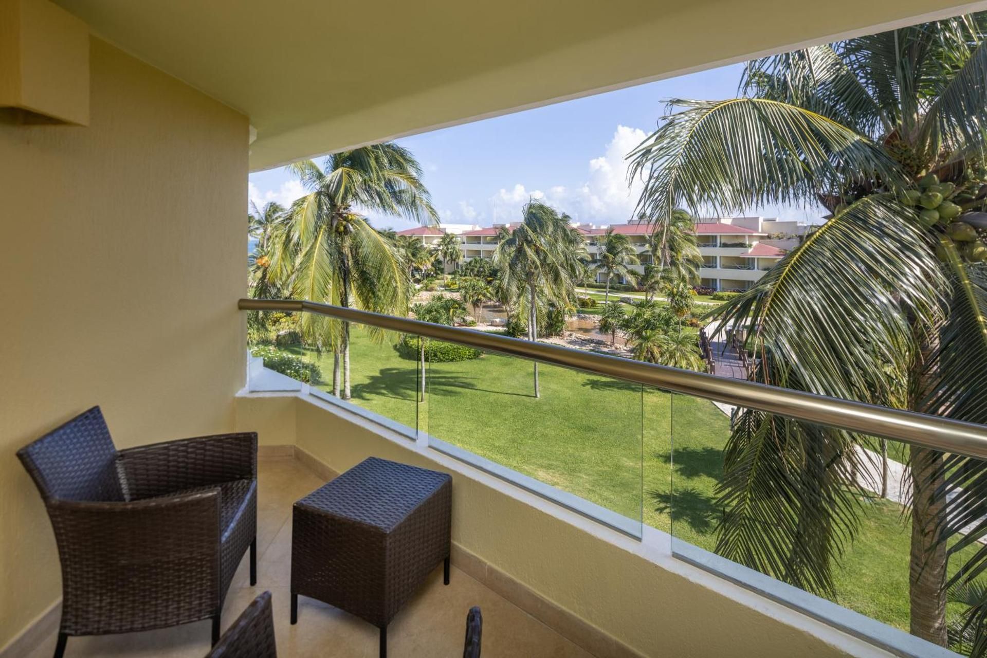 Superior Governor One Bedroom Suite Ocean View - King Size Bed