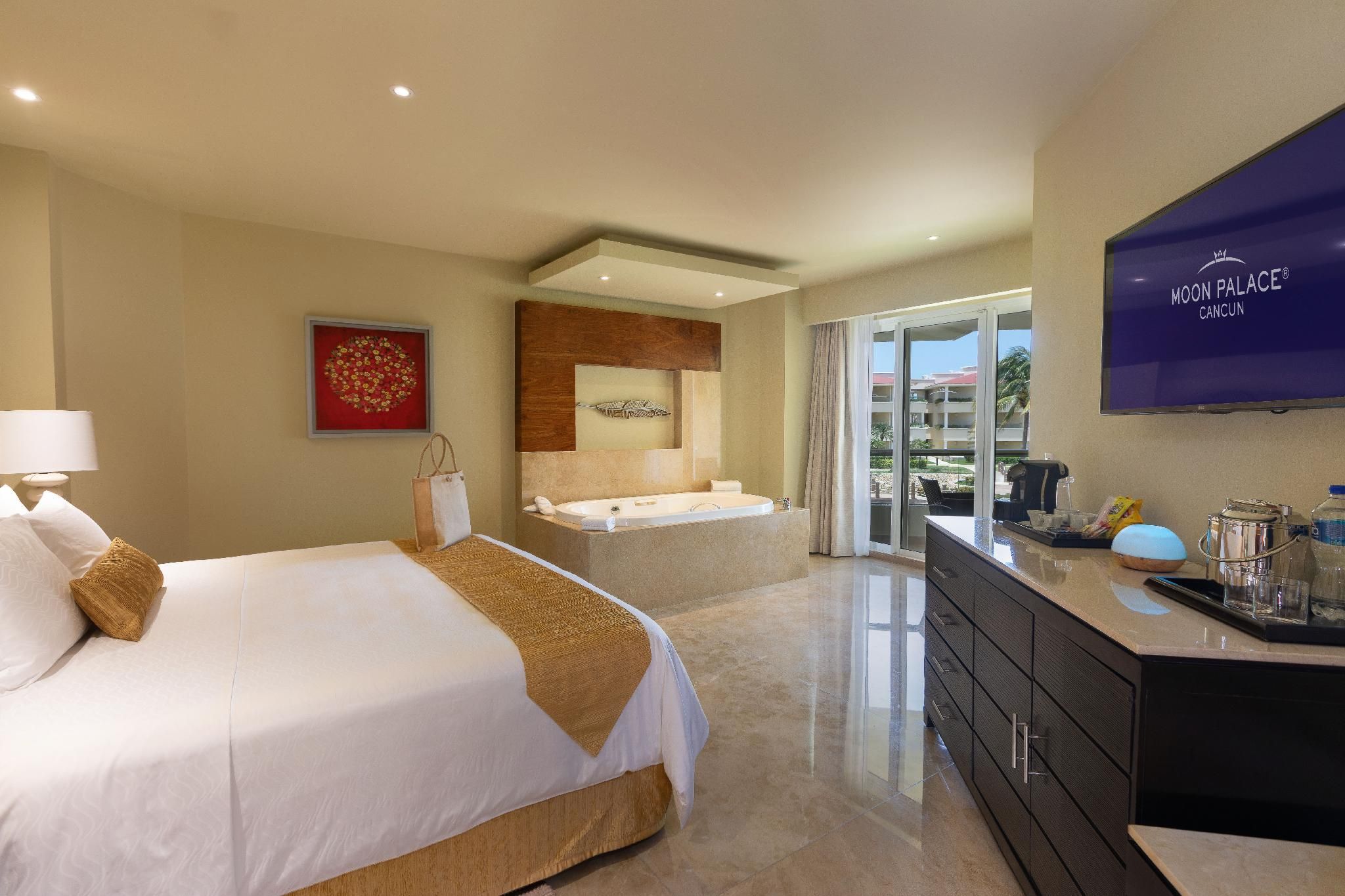 Superior Governor One Bedroom Suite Ocean View - King Size Bed