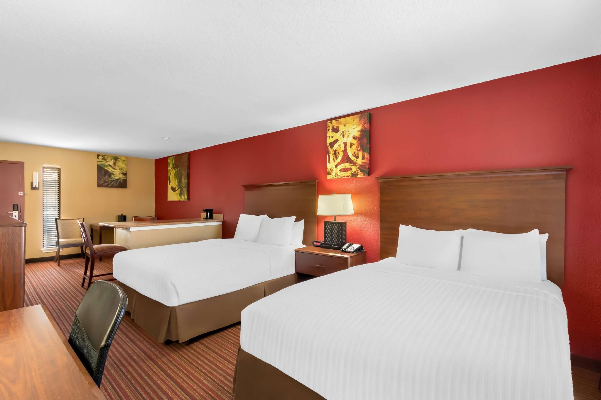 Suite-2 Queen Beds, Nonsmoking