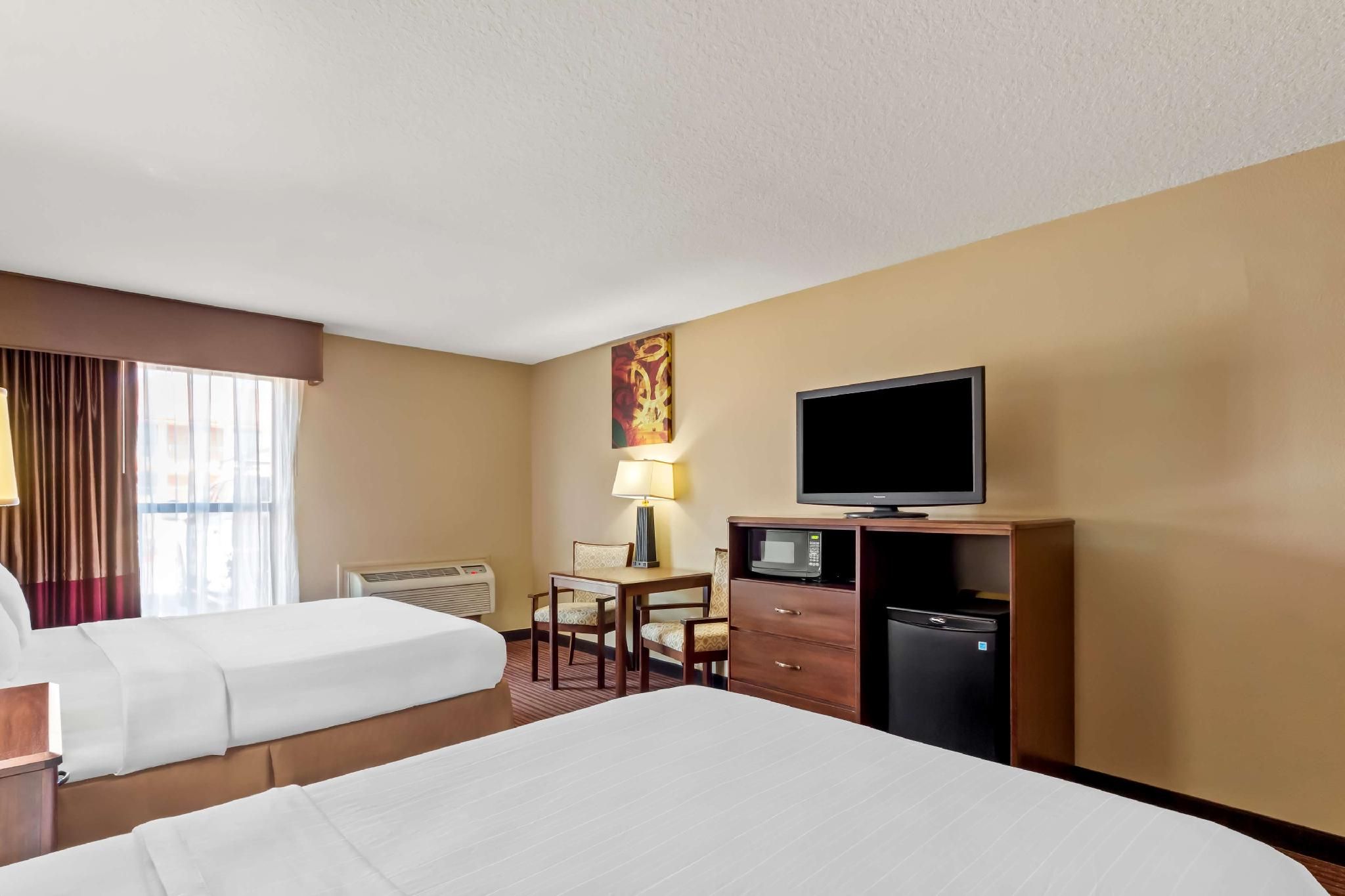 Accessibility - 2 Queen Beds, Roll-in Shower, Nonsmoking