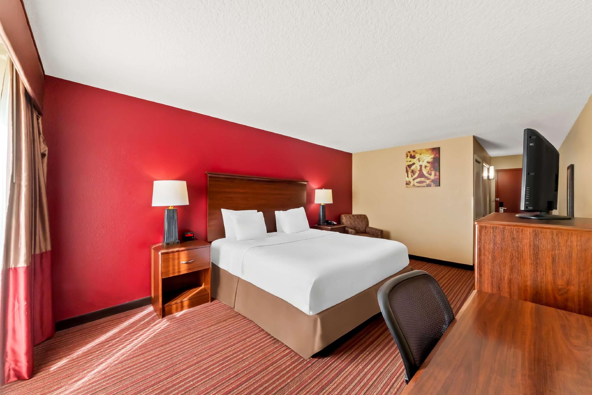 Accessibility - 1 King Bed, Bathtub, Nonsmoking