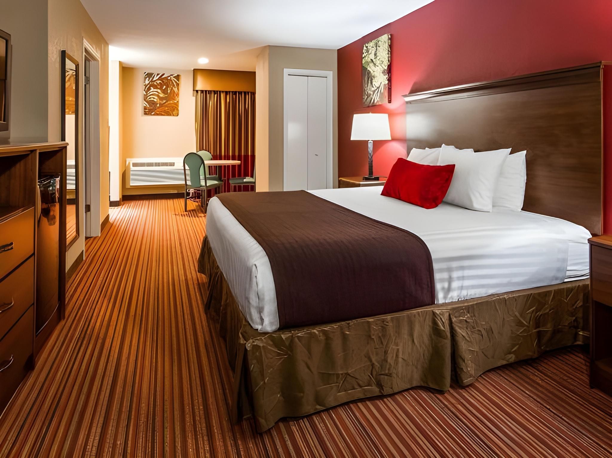 1 King Bed, Nonsmoking