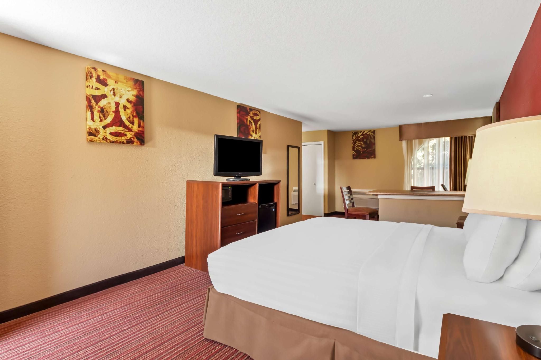 Suite-1 King Bed, Nonsmoking