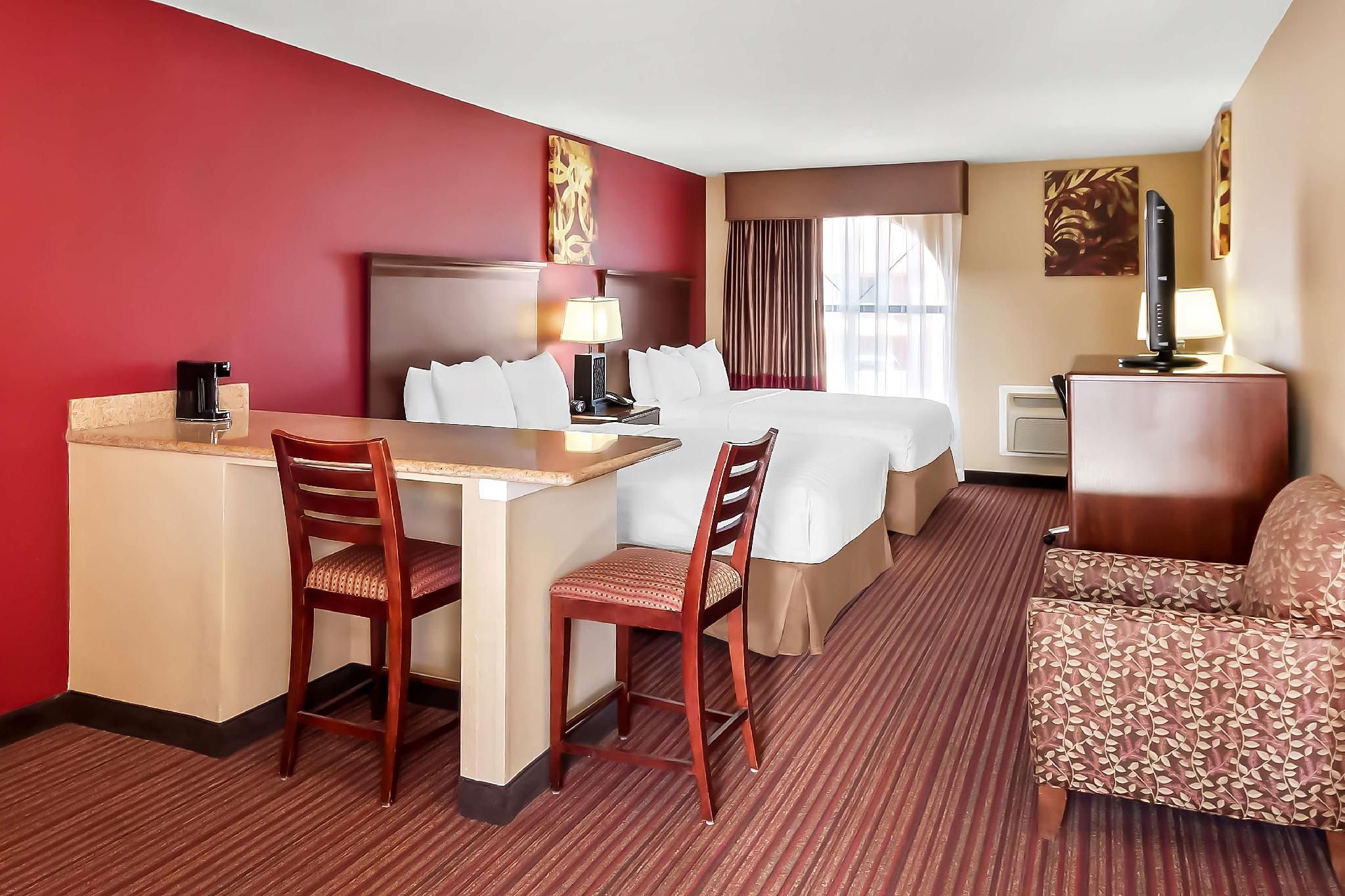 Suite-2 Queen Beds, Nonsmoking