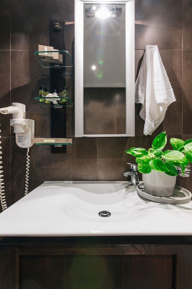 Ladadika Design Deluxe Double Room 6