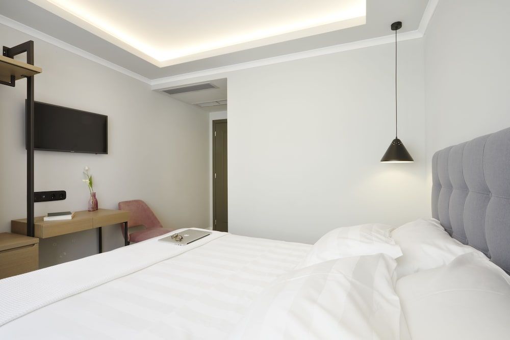 Cozy Double Room with Urban view