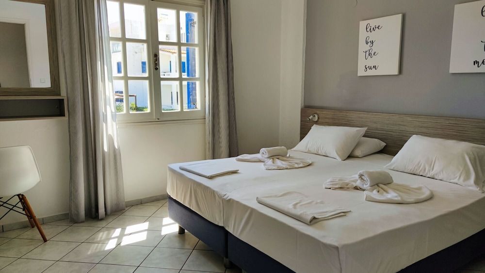 Family Apartment, 1 Bedroom, Kitchenette, Poolside