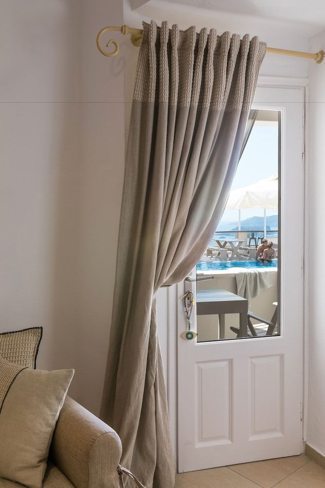Grand View Family Room 11