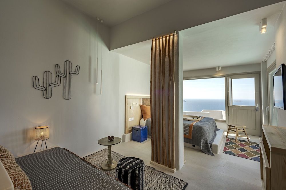 Grand View Honeymoon Room 4