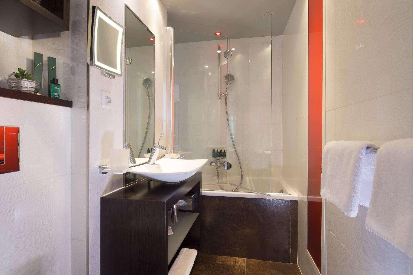 Triple Room(2 Twin Beds and 1 Twin Sofa Bed)