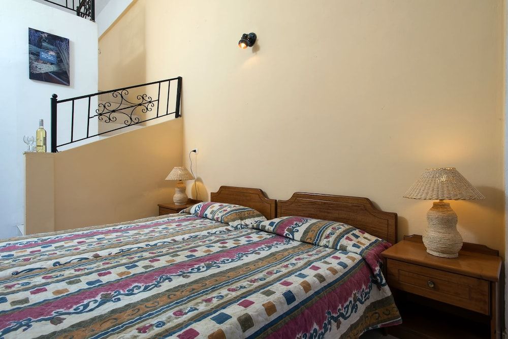 Basic Apartment, Multiple Beds