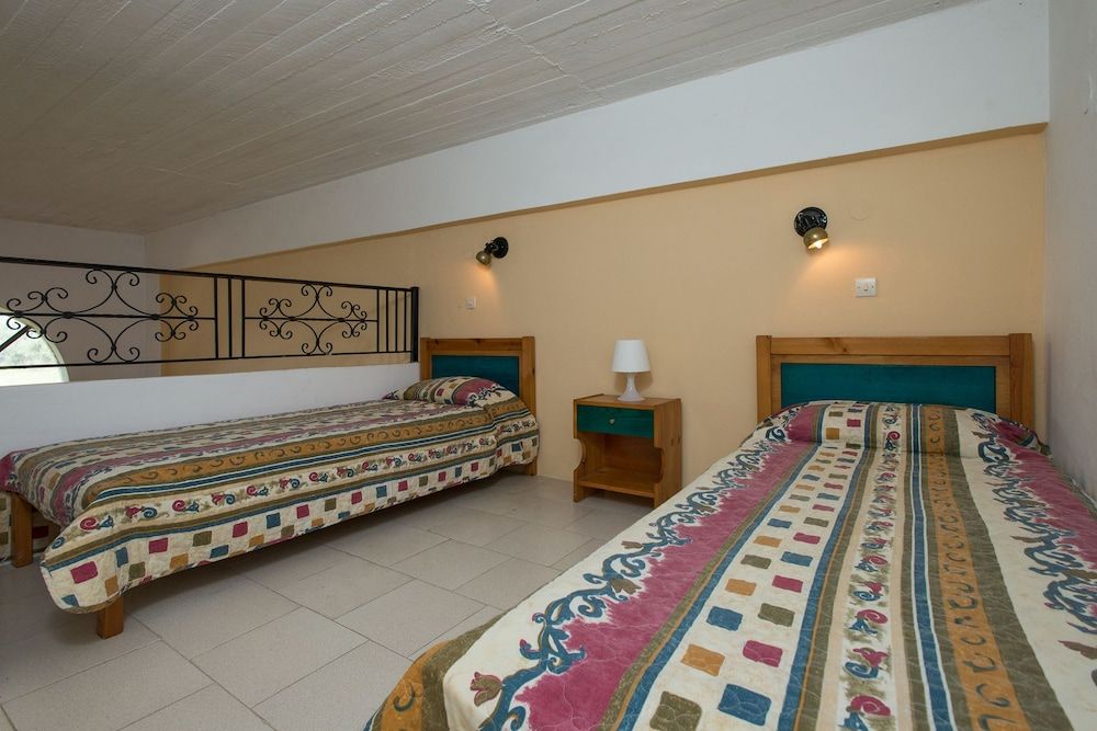 Basic Apartment, Multiple Beds