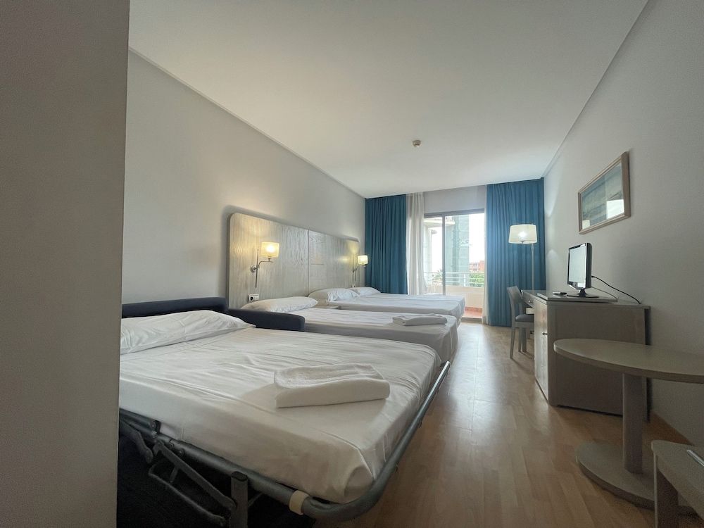 Hotel AGH Canet Standard Room, City View 7