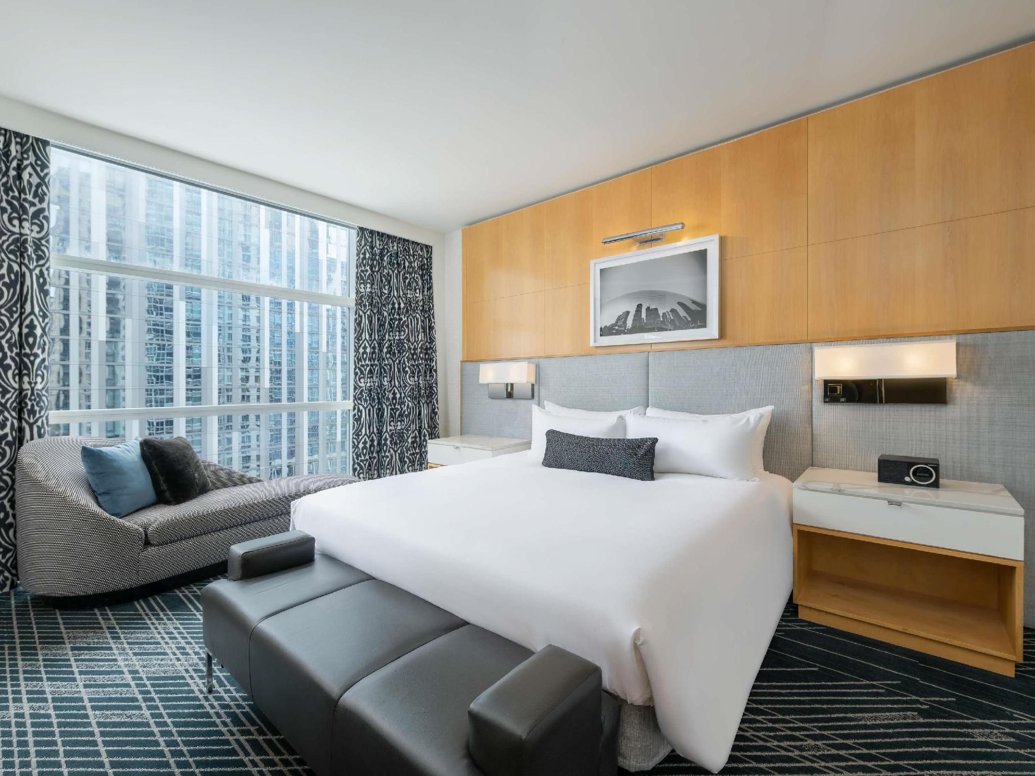 Signature Suite 1 King, 1 Sofabed - 700Sf, 65Sm , 1 Bedroom, 1 Living Room