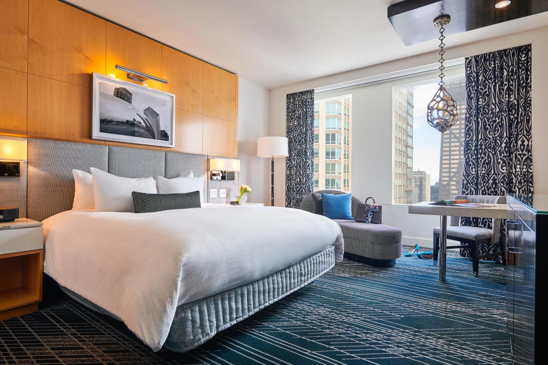 Sofitel Chicago Magnificent Mile CLASSIC 1 KING - 350sf, 32sm, Floors 6-10