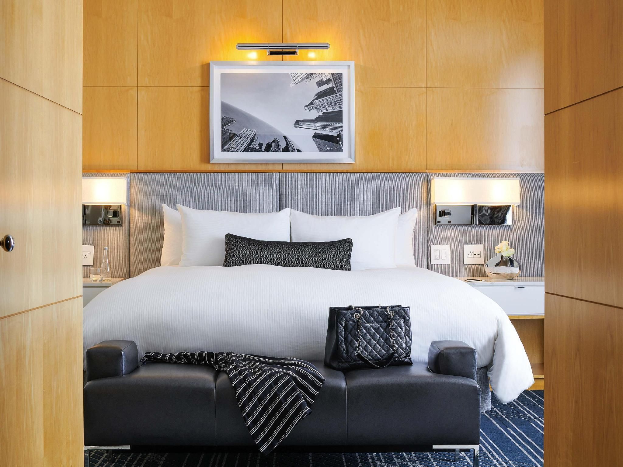 Magnifique Corner 1 Bedroom Suite 1 King Accessible Tub And Shower, 1 Sofabed - 700Sf, 65Sm