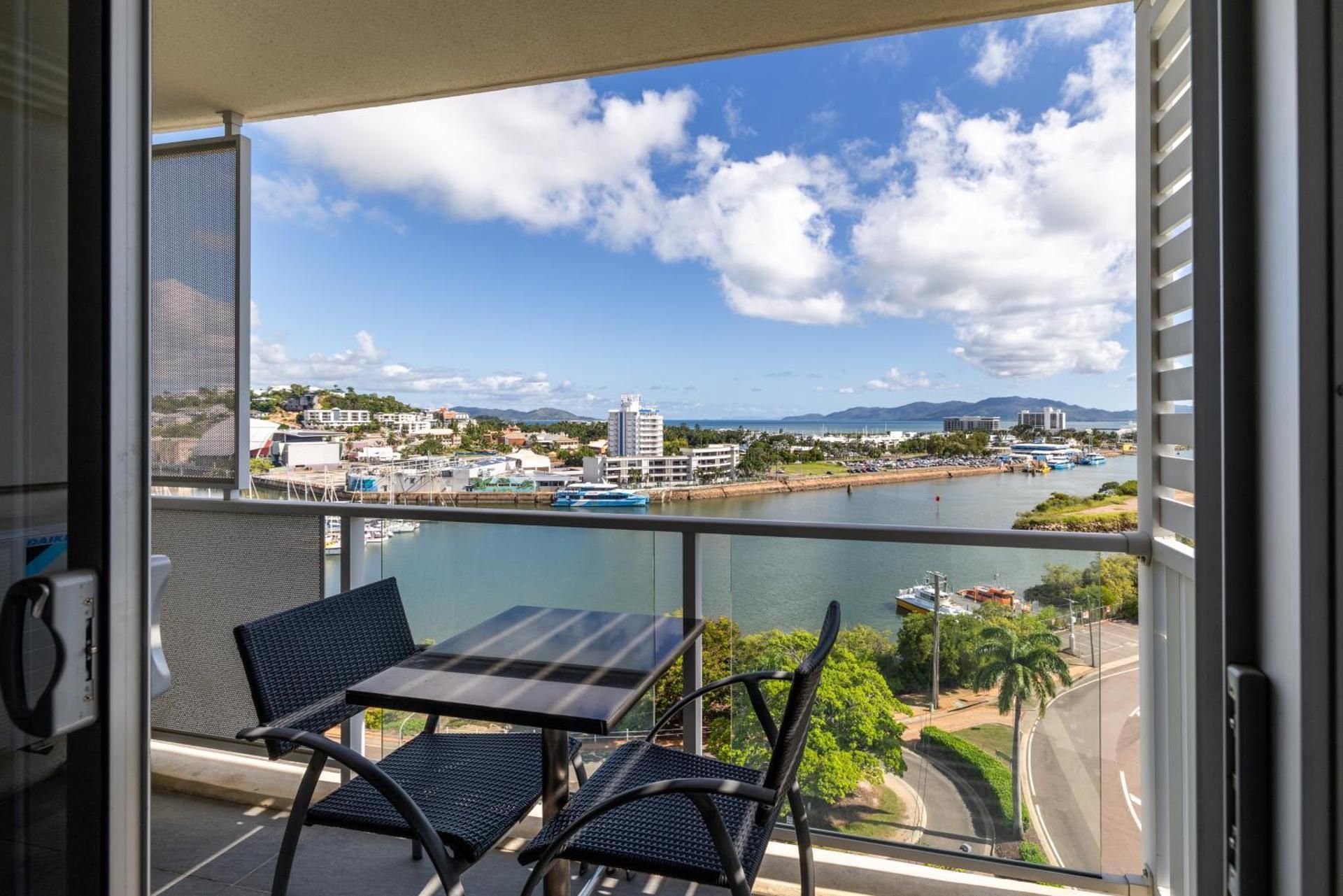 Oaks Townsville Hotel Studio 2