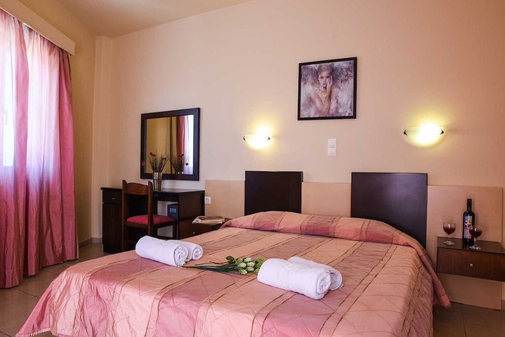 SUITE WITH PRIVATE PLUNGE POOL