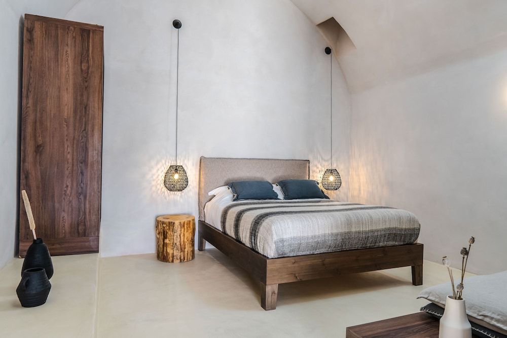 Phaos 1870, A restored Winery Senior Suite with Sunset View 3