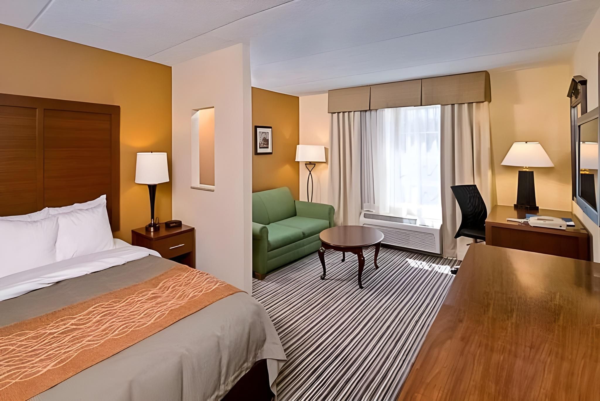 1 Queen Bed, 2 Double Beds, Suite, Nonsmoking