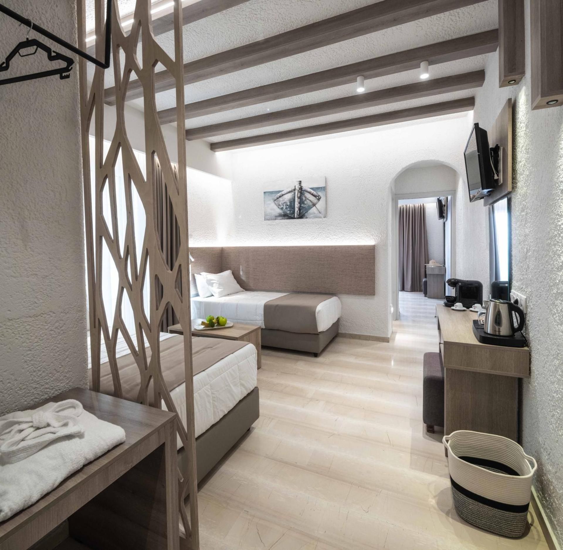 Deluxe Two-Bedroom Family Room With Two Bathrooms