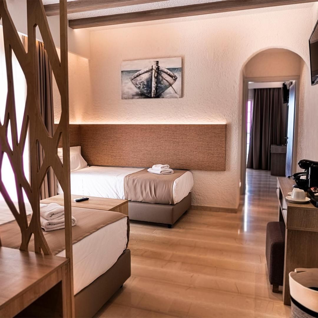 Deluxe Two-Bedroom Family Room