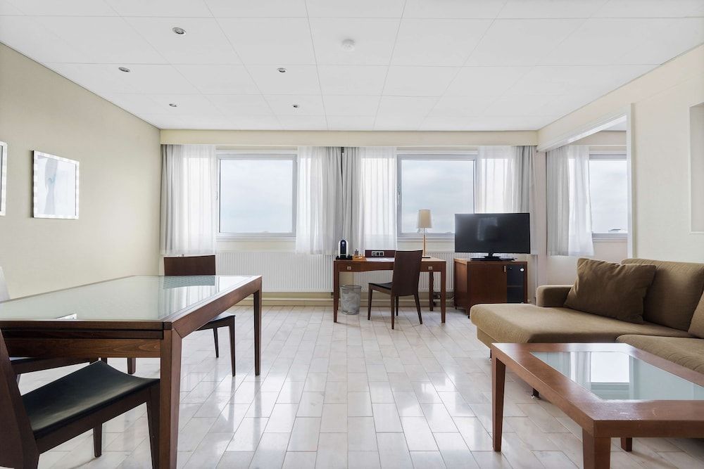 Best Western Plus Airport Hotel Copenhagen Suite, 1 King Bed, Non Smoking (Twin bed on request) 5