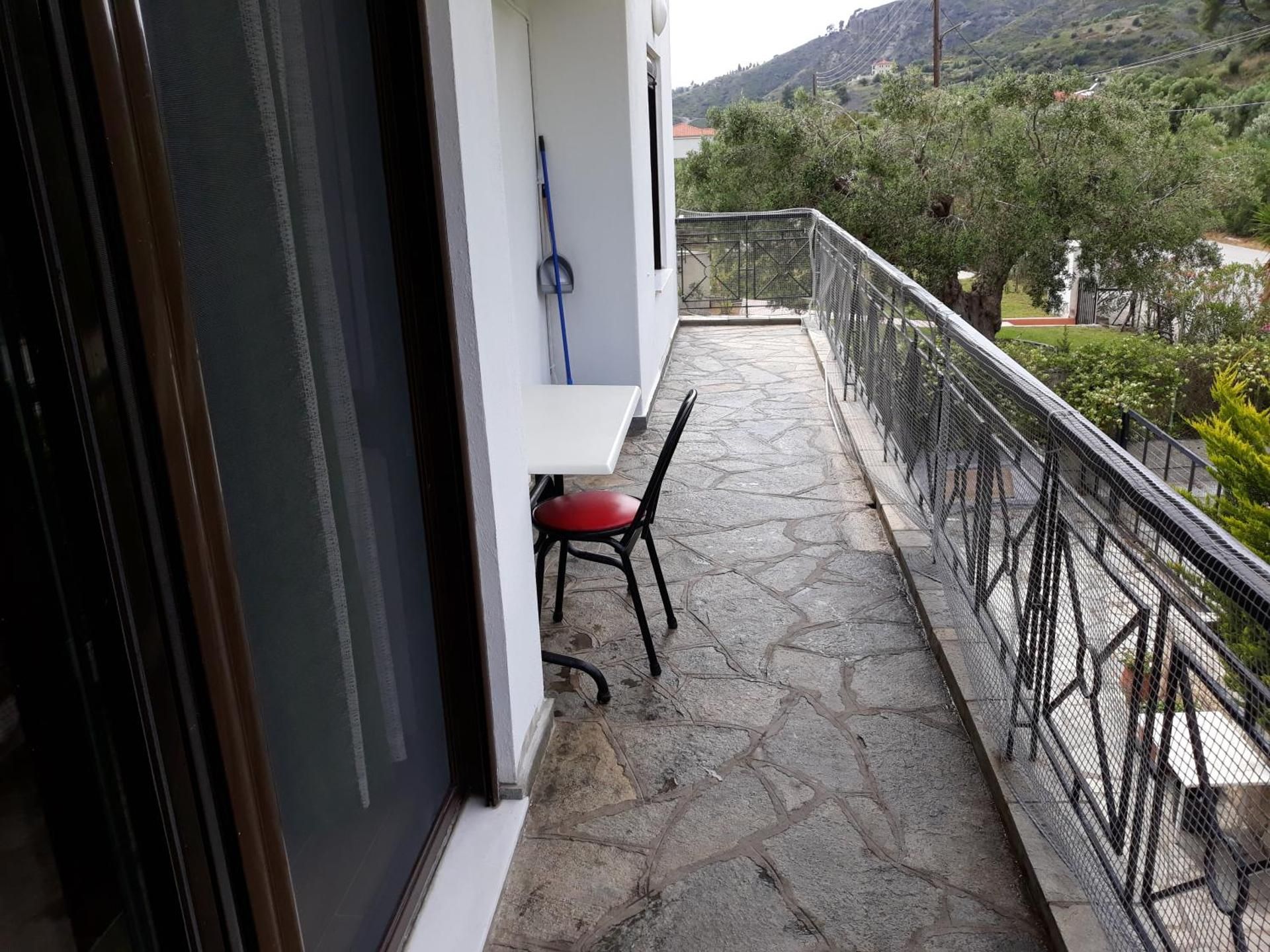Apartment with Mountain View