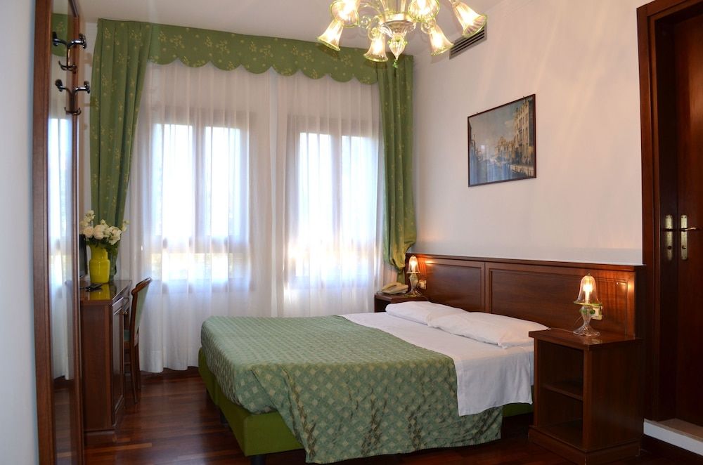 undefined Hotel Villa Cipro