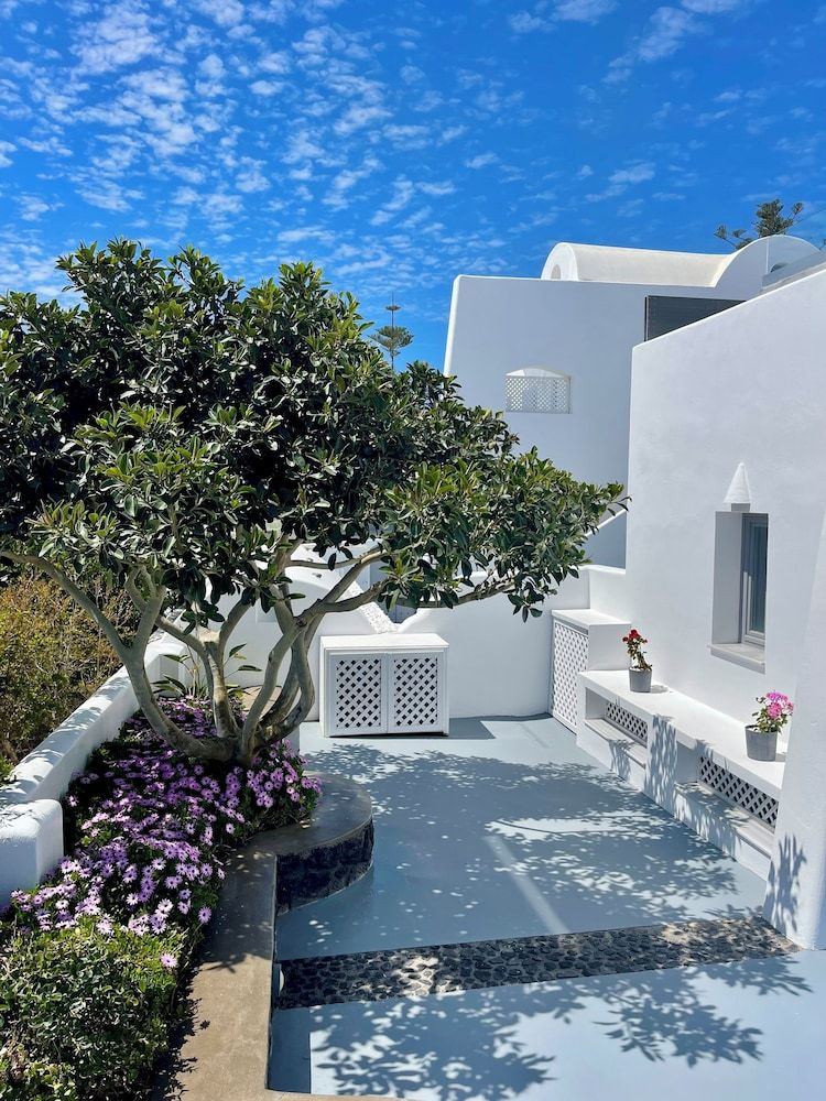 undefined White Harmony Suites 4