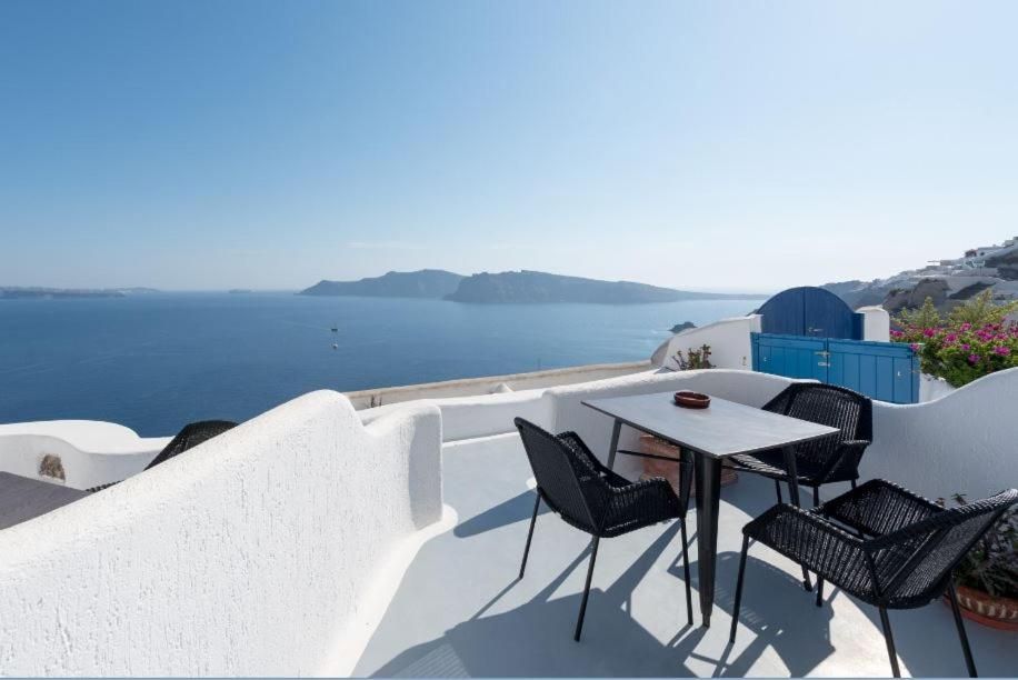 Annex Caldera View Traditional Cave Studio for 3 People