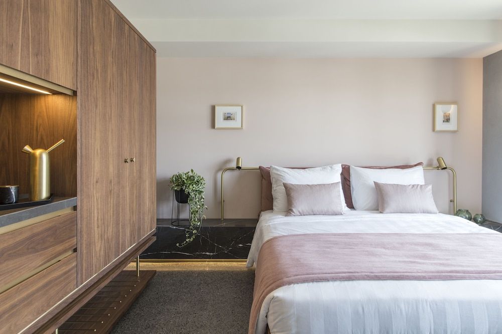 Superior Room, 1 King Bed (Acropolis View)