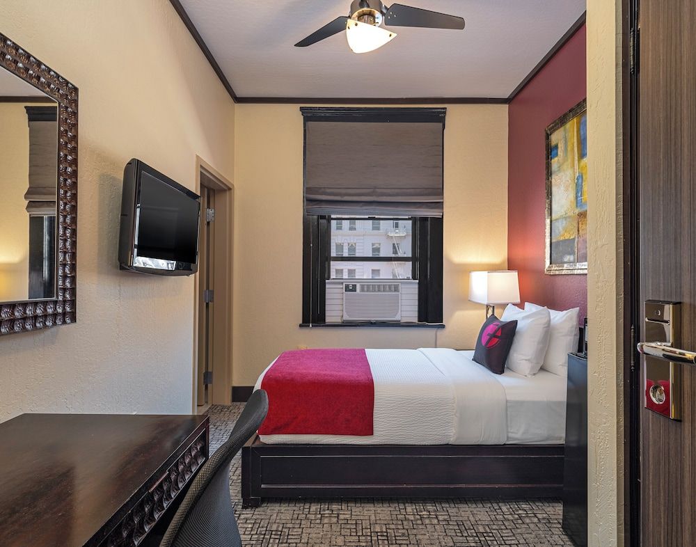 undefined Hotel Fusion 4