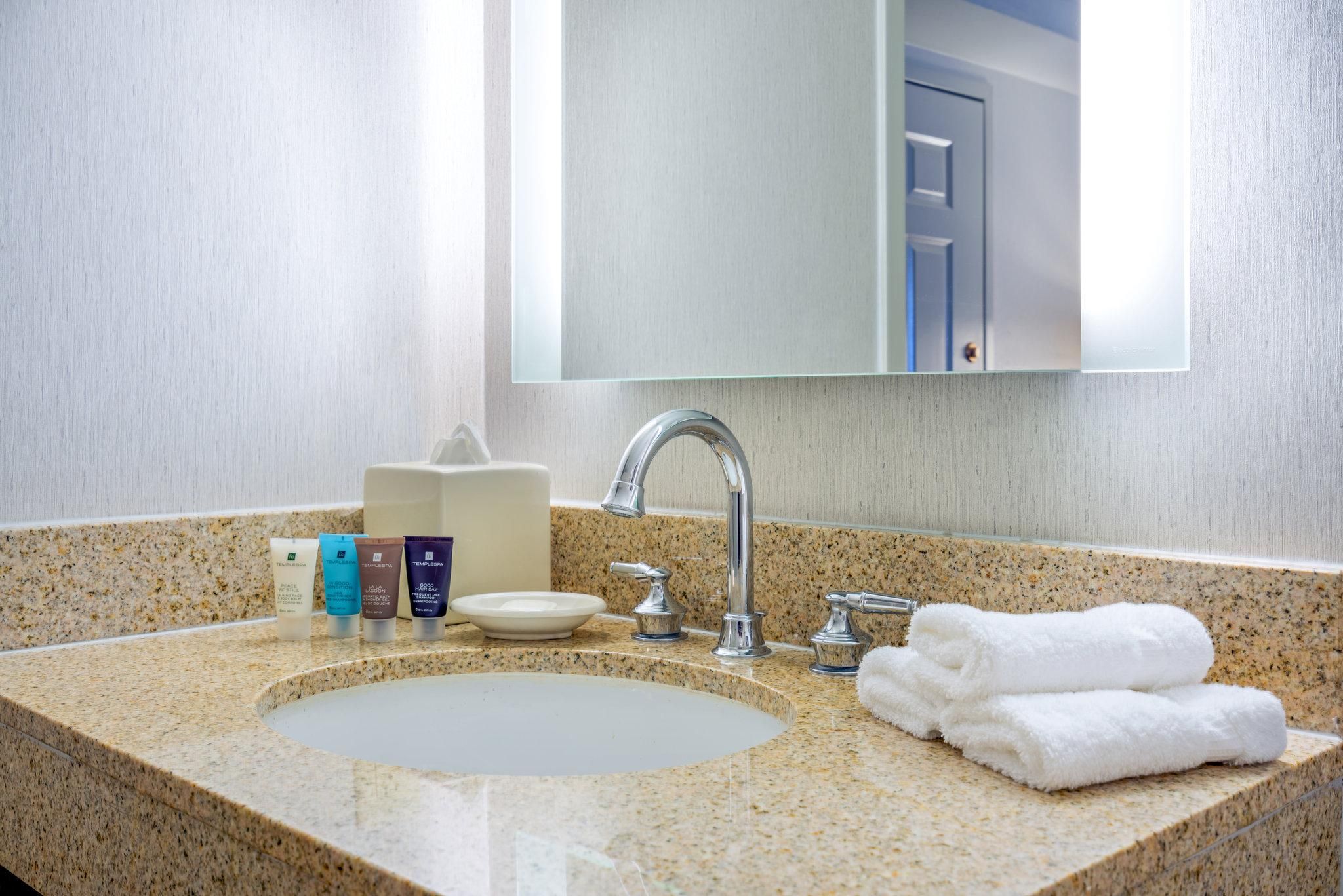 2 Queen Mobility Accessible With Accessible Tub