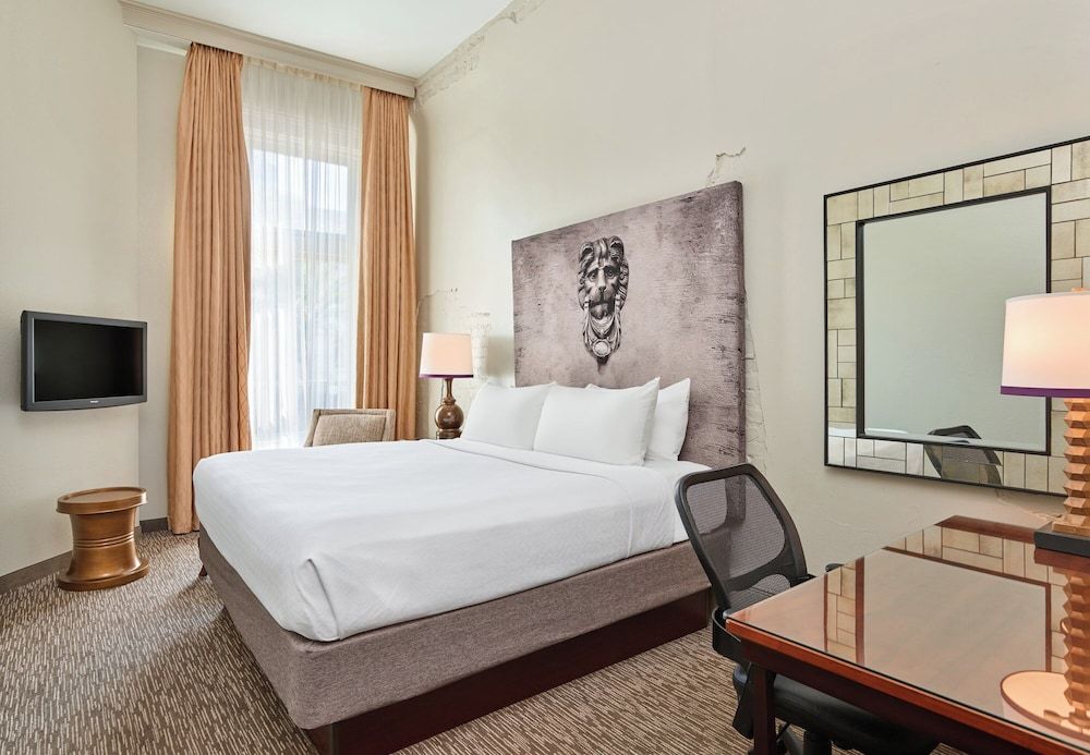 Standard Room, 1 King Bed, Hearing Accessible (Alexa Tower)