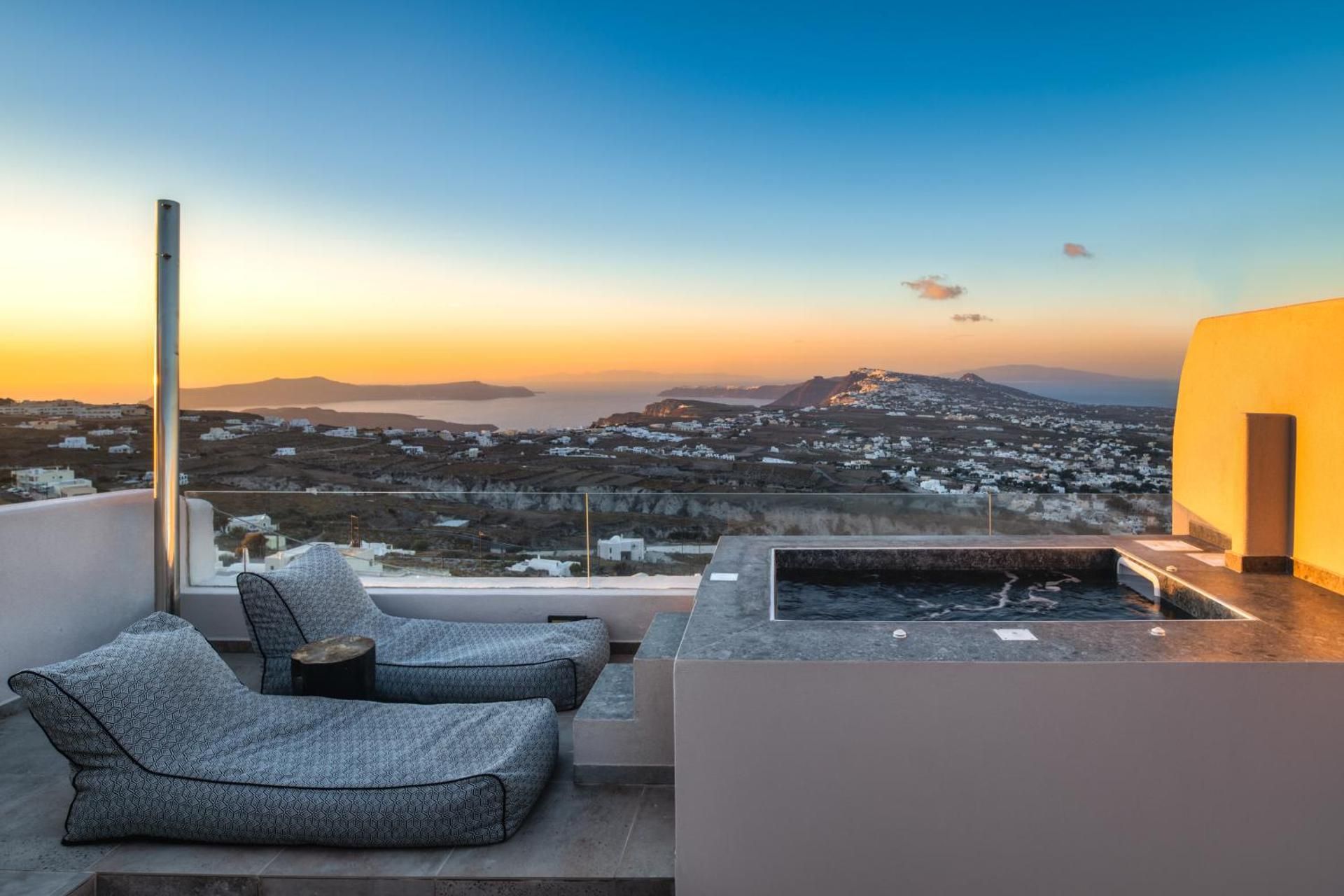 L Villa with Sea View and Heated Tub 