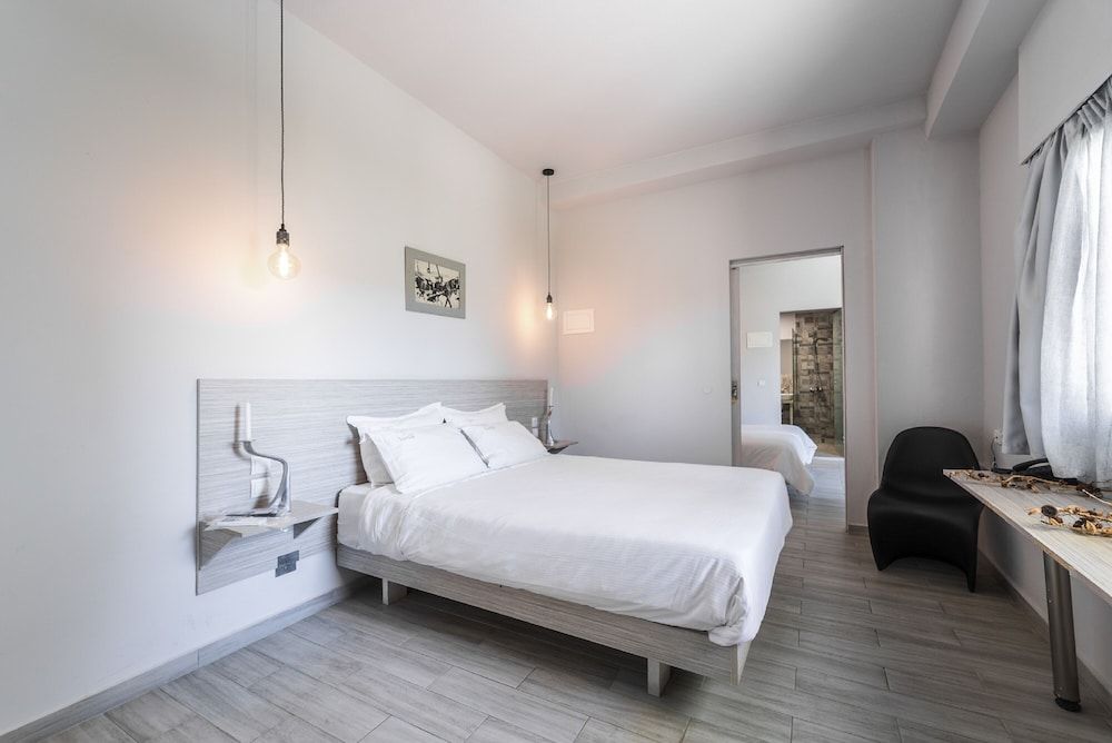 Ianos Hotel Family Quadruple Room 3