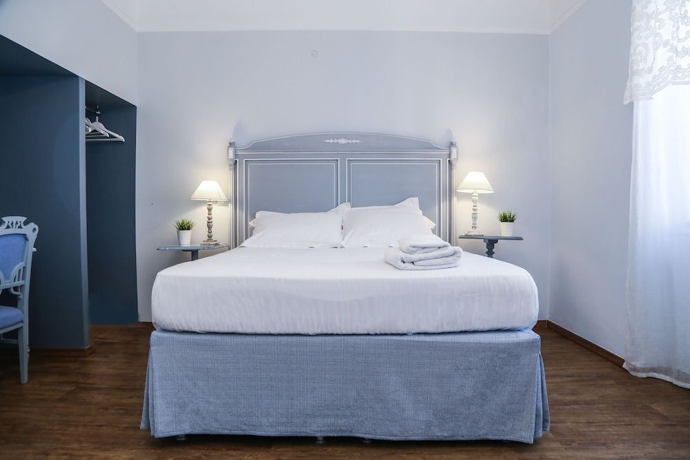 The Koukaki Residence Blue Lilly Two Bedroom Suite 3