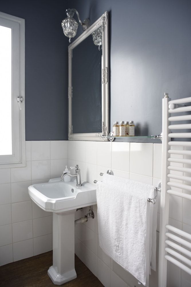 The Koukaki Residence Blue Lilly Two Bedroom Suite 4